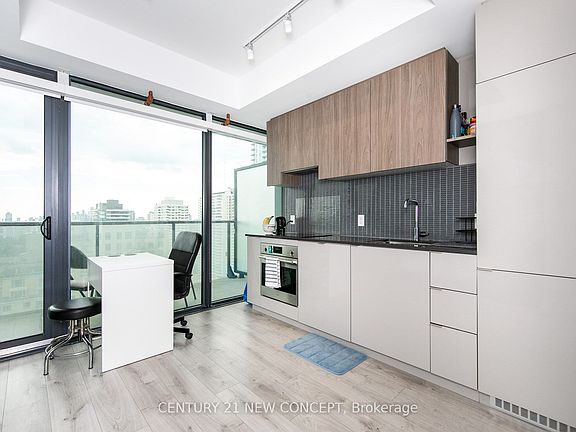 5th image of 161 Roehampton Ave #2011
