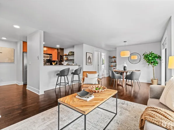 3401 Wallingford Avenue N #202, Seattle, WA 98103