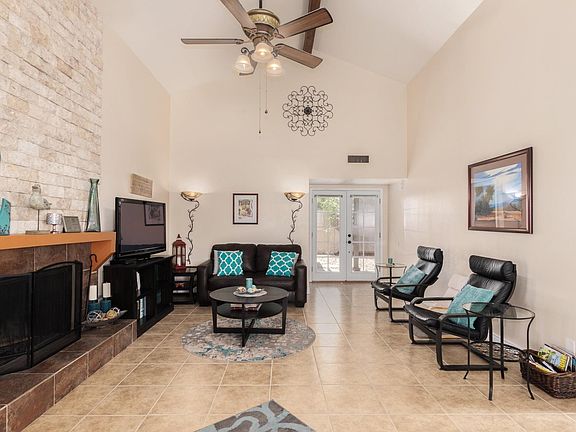 3rd image of 3017 W Lupine Ave