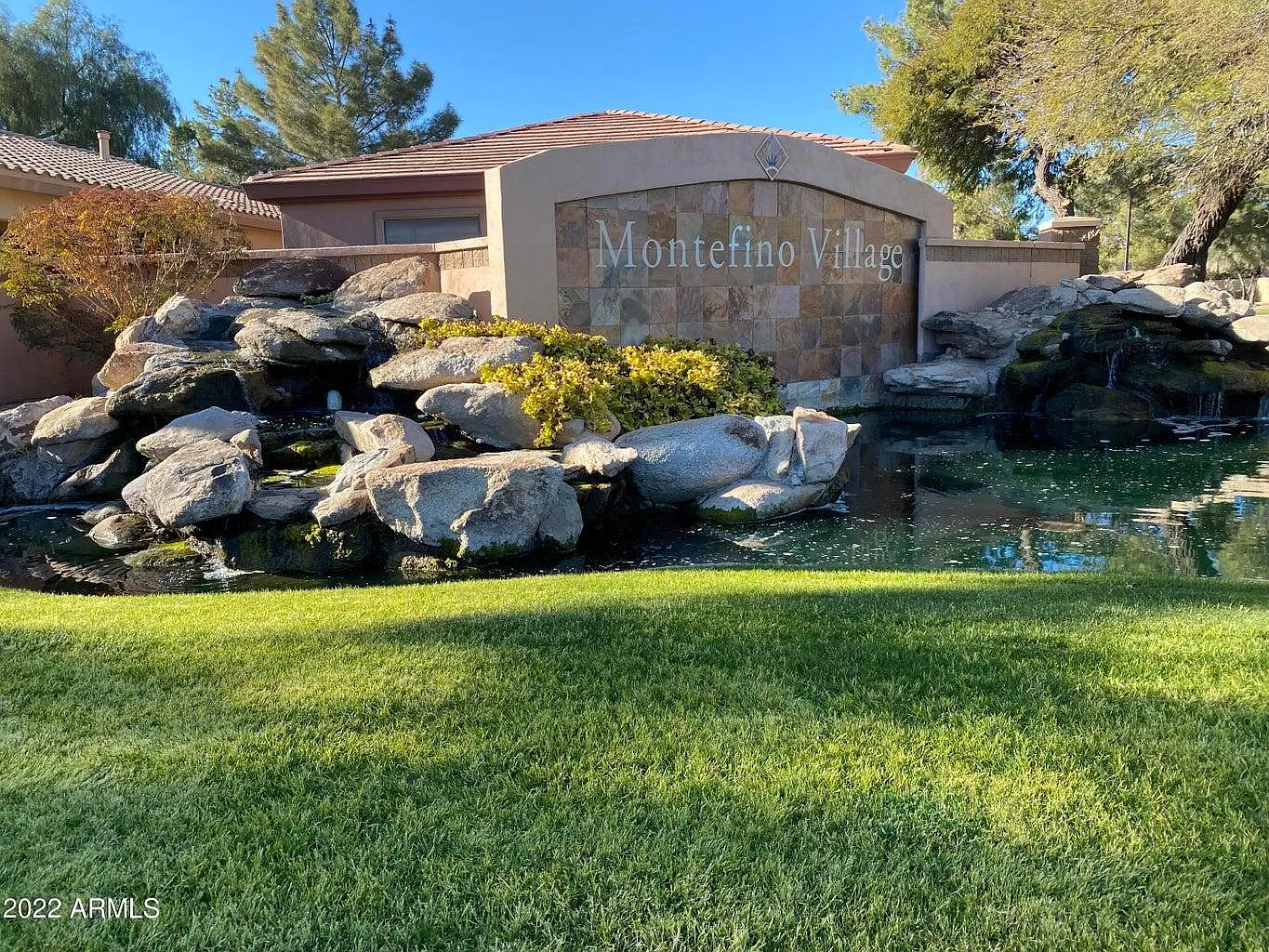 2042 W Periwinkle Way — Photo 2