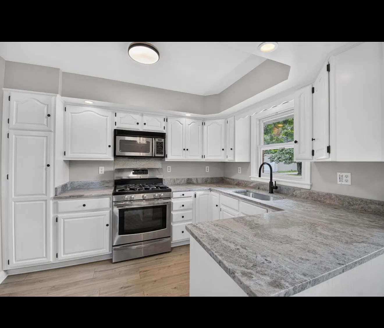 3 bed, 1248 sqft, $2,500 — Photo 3