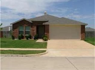 905 White Dove Dr, Arlington, TX 76017