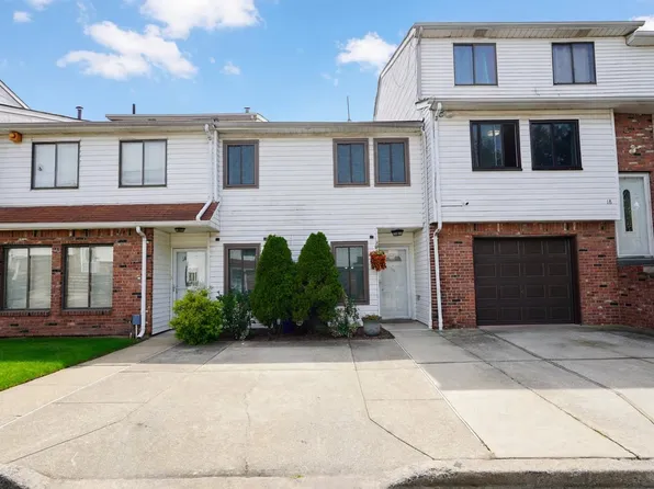 16 Stratford Ct, Staten Island, NY 10314