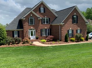 1064 Baker Barn Rd, Hickory, NC 28602