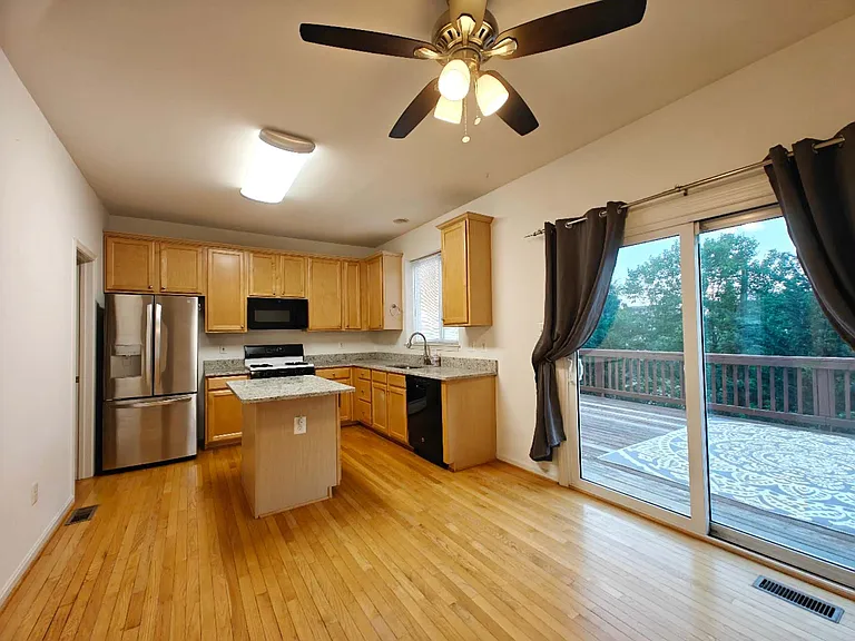 13030 Park Crescent Cir — Photo 2