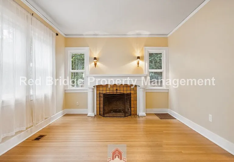 2619 NE Flanders St — Photo 6