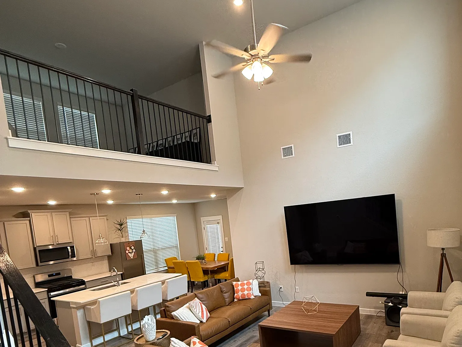 4 bed, 2.5 bath, 2550 sqft, $2,700 — Photo 1