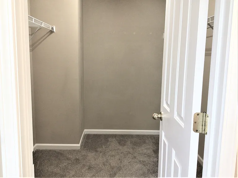 324 Highgate Cir — Photo 13
