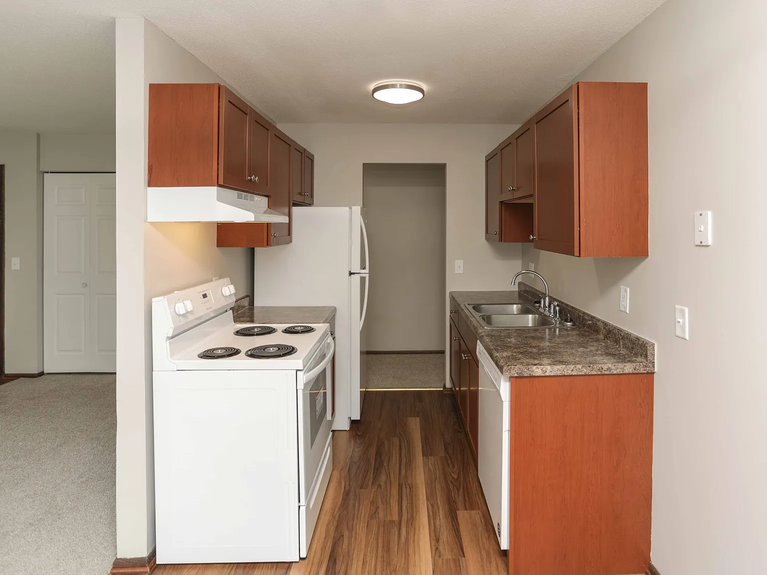 Evergreen East Apartments — Photo 4