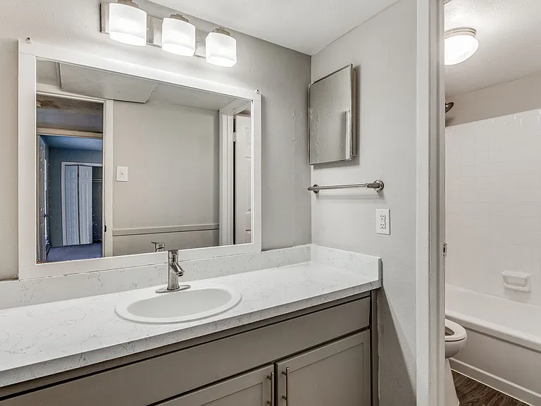 Tribecca Pointe Apartments — Photo 8