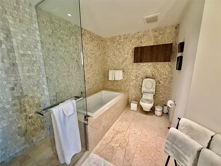 88 SW 7th St #1109 — Photo 38