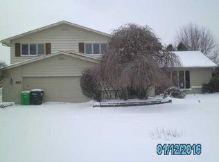 923 Brainard Rd, Highland Heights, OH 44143