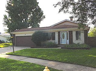 1066 Foxworth Blvd, Lombard, IL