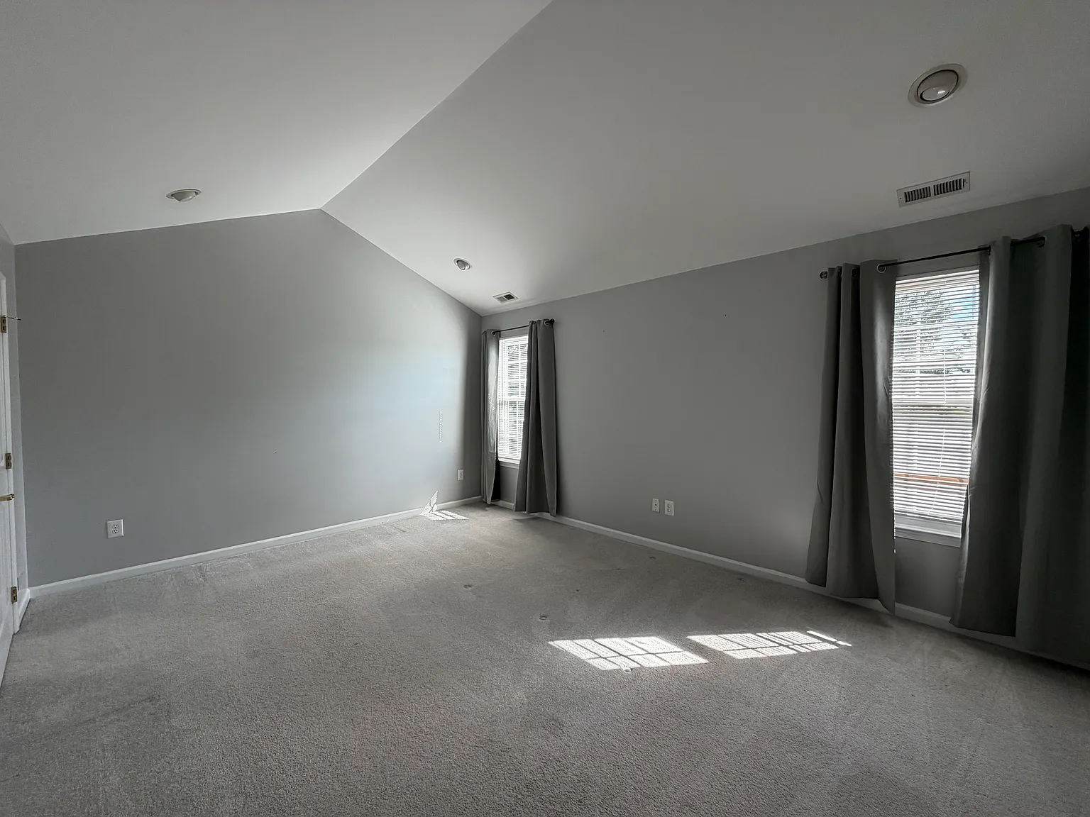 3 bed, 2.5 bath, 1996 sqft, $3,700 — Photo 3