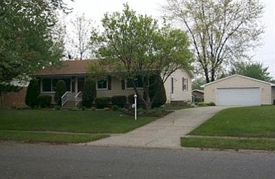 1st image of 5557 W Redwood Ave