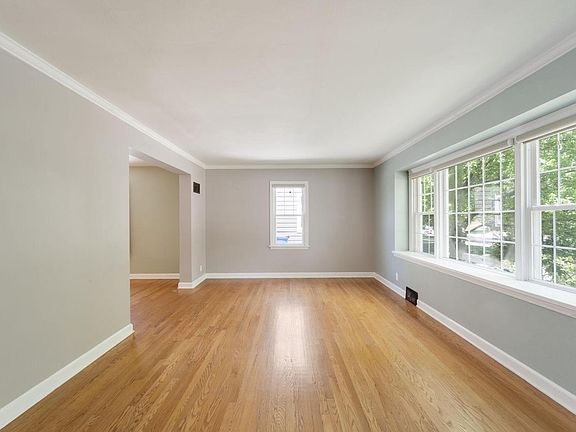 2nd image of 5639 N Bay Ridge AVENUE