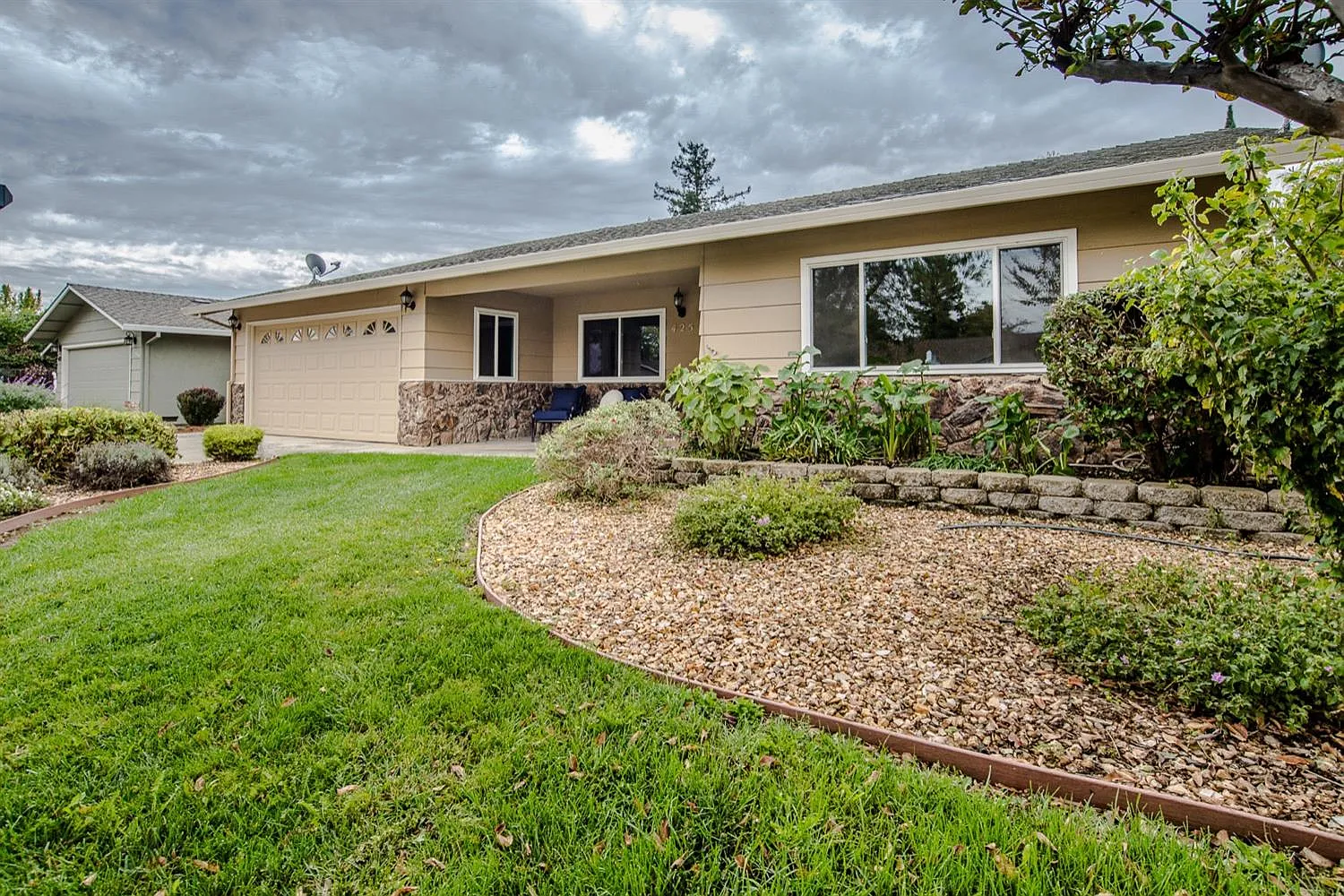 425 Buena Vista Way photo 1