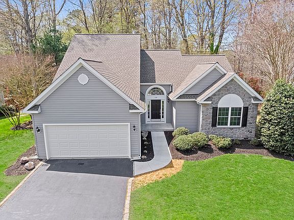2nd image of 218 Cross Creek Ct