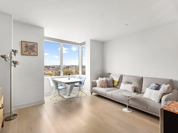 1000 Maxwell Lane image 4 of 32