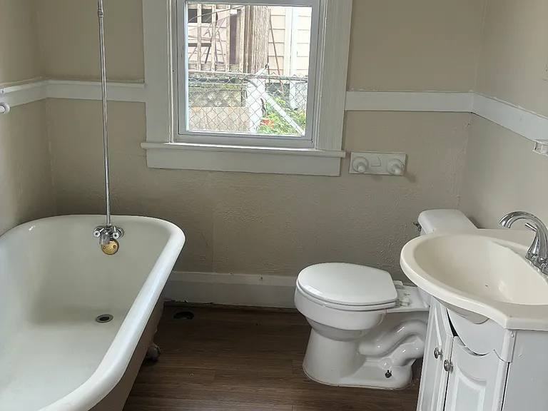 110 E 4th St #110 — Photo 5