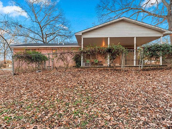 3rd image of 411 Redbud Ln