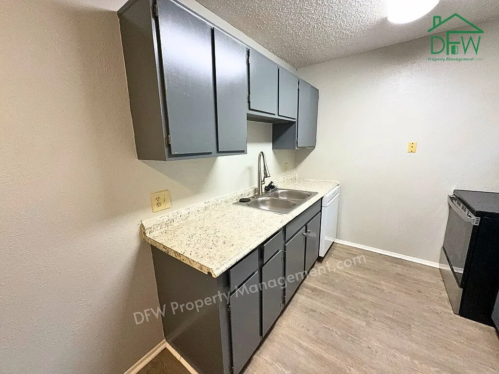 1 bed, 1.0 bath, 636 sqft, $825 — Photo 2