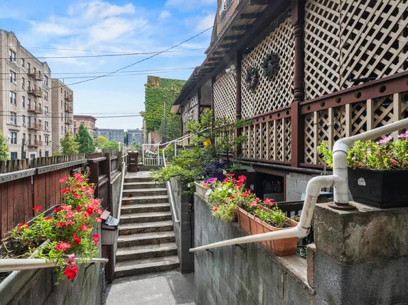 350 East 193rd Street image 2 of 17