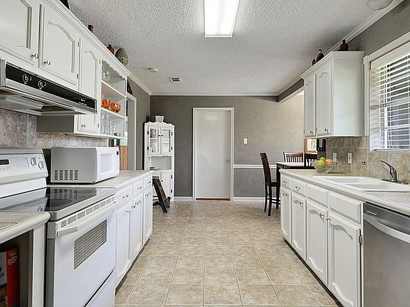 4th image of 10424 Tallowwood Ave