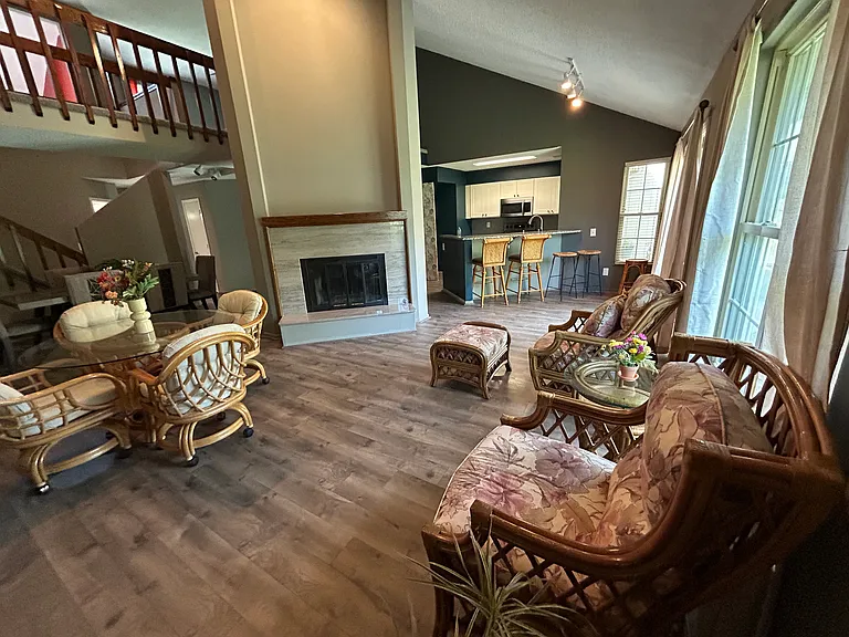 12204 Charlotte St — Photo 16