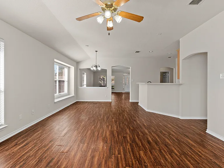102 Lindseys Cv — Photo 6