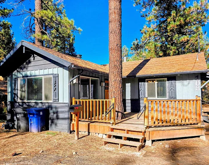 2 bed, 1.0 bath, 944 sqft, $1,795 — Photo 1