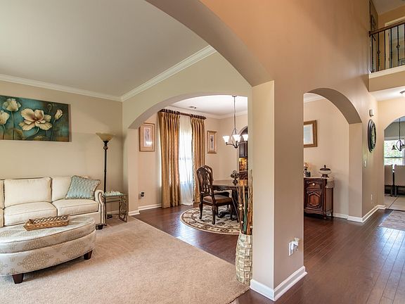 3rd image of 820 Brookhaven Dr