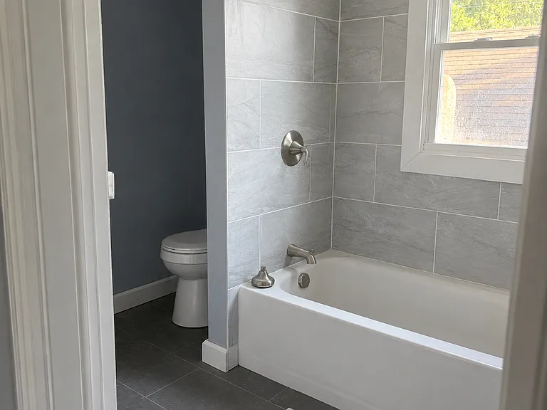 4040 Agnes Ave — Photo 2