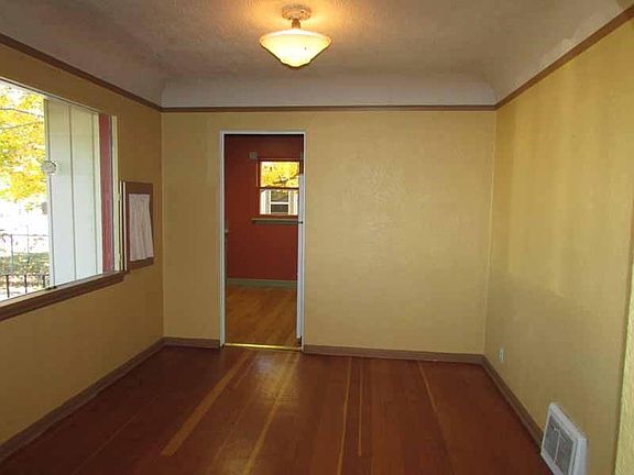 4th image of 734 Terry Ave