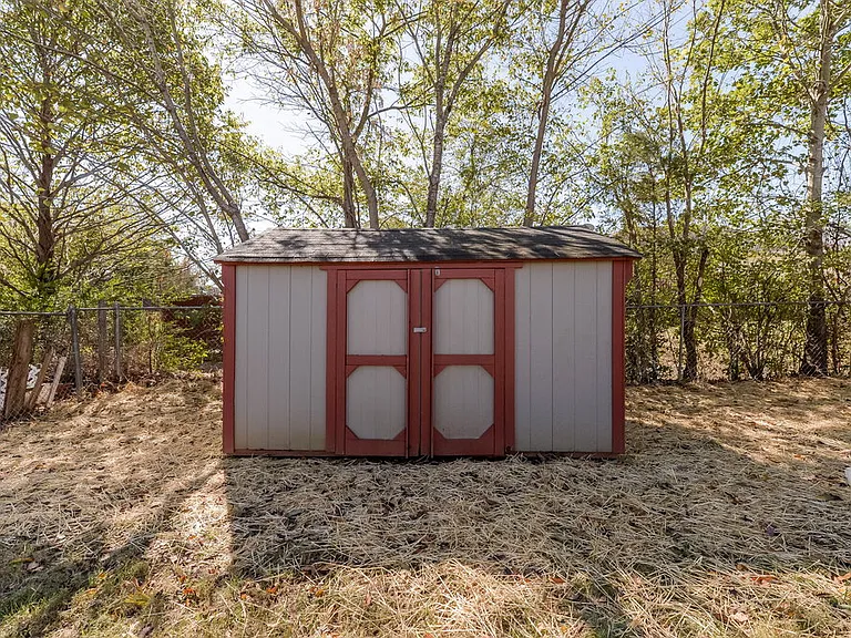 140 Jones Mill Rd — Photo 16