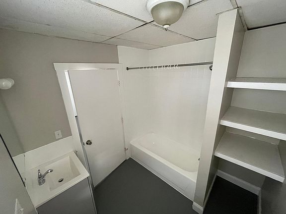 4th image of 23 Cromwell St Floor 1