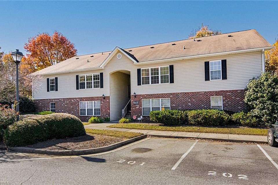 1st image of 1905 Crest Hollow Dr APT 101