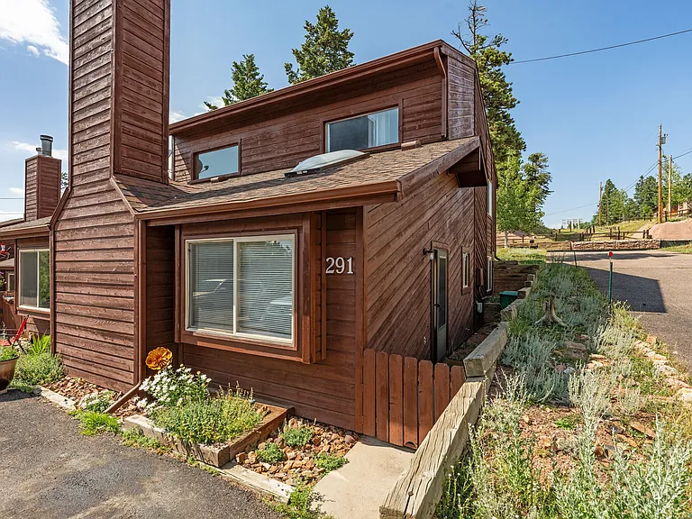 291 E Lake Ave — Photo 3