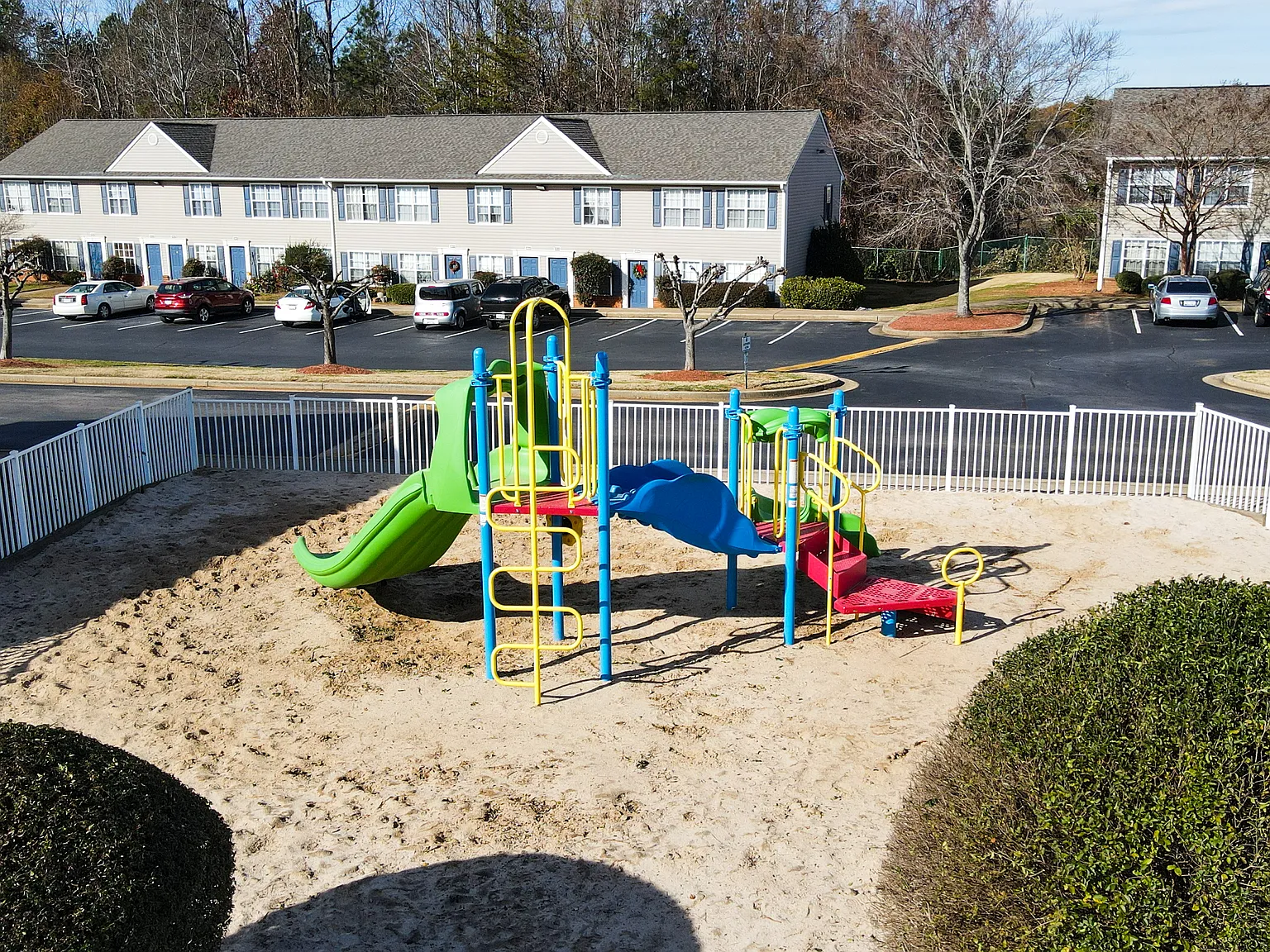 Creekside Apartments — Photo 3