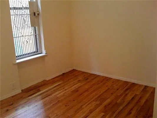 Rented by Adina Realty | media 32