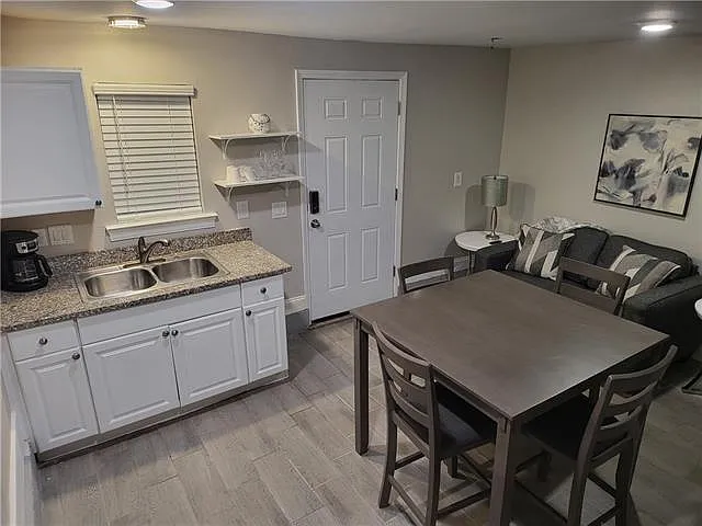 1030 Gordon St — Photo 5