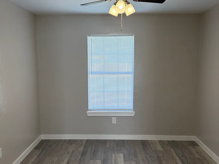 208 Hollie Cir — Photo 16