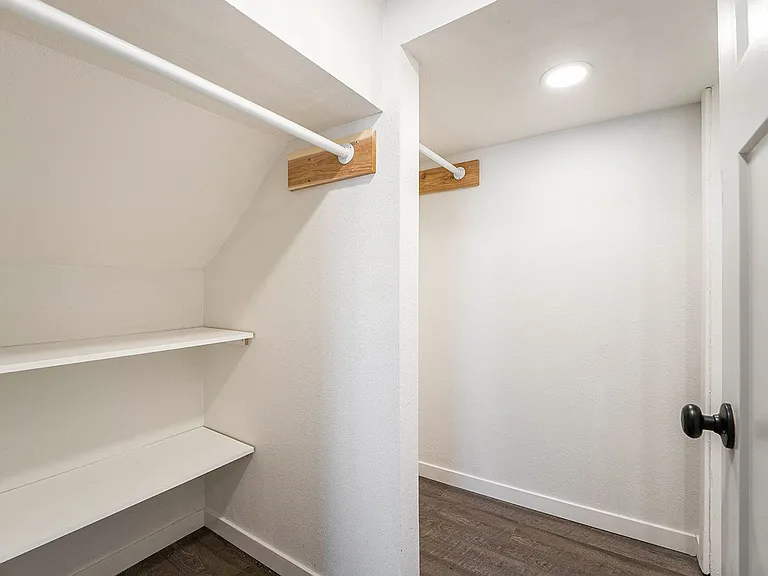4728 Estes St #B — Photo 11