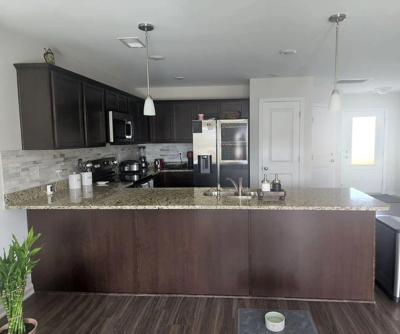 3 bed, 2.5 bath, 1476 sqft, $1,850 — Photo 4