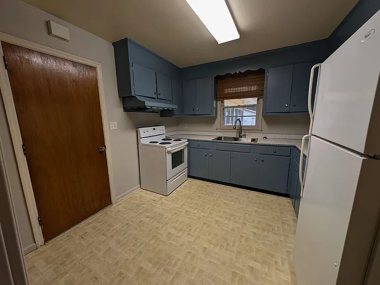 170 Forest Rd — Photo 2