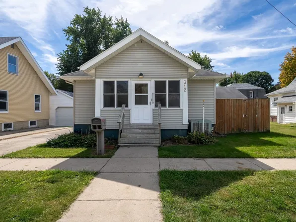 312 E South St, Clinton, IL 61727
