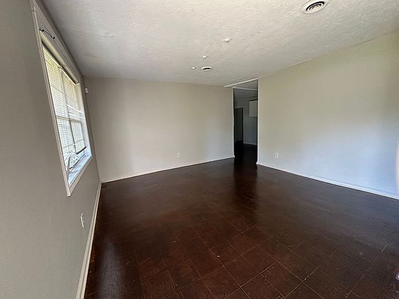 5th image of 3331 Tanglewood Dr