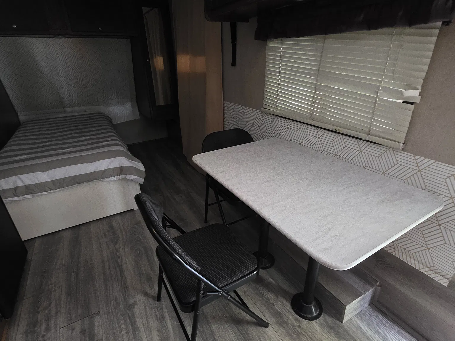 Studio, $900 — Photo 2