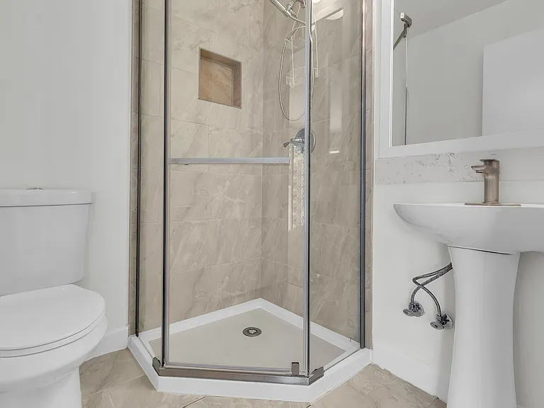 89 Stanford Ct — Photo 12