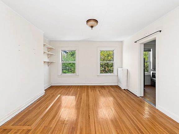 2nd image of 392 Adelphi St #3
